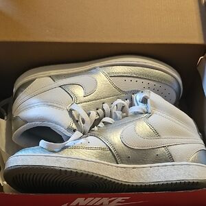 Nike Woman's Metallic Silver and White Sneakers Size 7